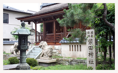 北ノ庄城址公園内にある柴田神社です。