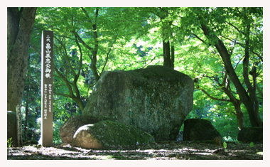 城跡には畠山義忠公御歌の石碑があります。