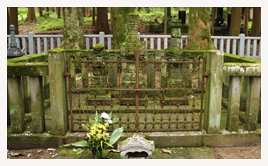 真田幸隆夫妻と昌幸の墓です。