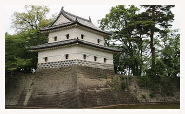 新発田城には旧二の丸隅櫓も現存しています。
