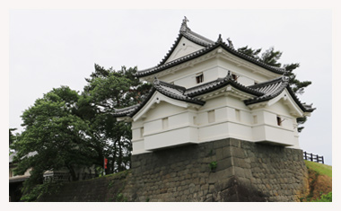 新発田城跡に復元された辰巳櫓です。