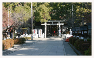 武田氏館跡には武田神社が建立されています。