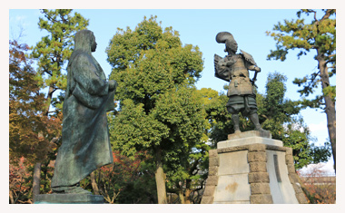 清州公園にある信長像と濃姫像です。